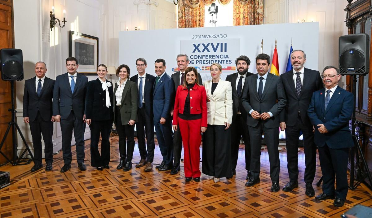 Foto de familia de los presidentes de comunidades autónomas gobernadas por el PP, durante la Conferencia de Presidentes del pasado 13 de diciembre.