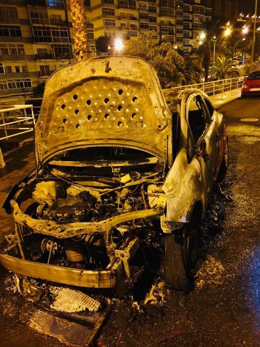 Arde un coche en El Batán