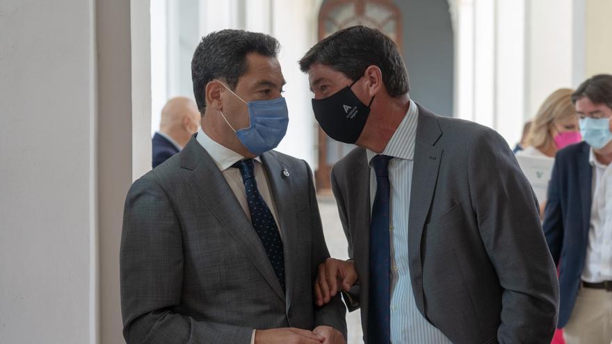 El presidente de la Junta de Andalucía, Juanma Moreno, con el vicepresidente de la Junta, Juan Marín, en una imagen de archivo en el Palacio de San Telmo.