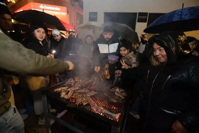 Grillen und feiern im Regen: So nass hat Palma das Fest zu Sant Sebastià eingeläutet