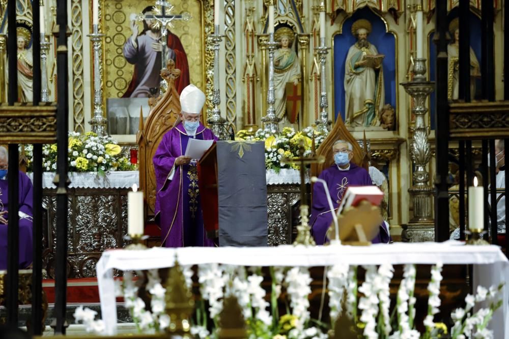 Misa en honor a los fallecidos por coronavirus en la Catedral