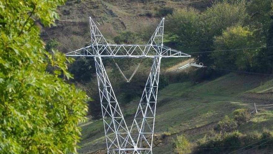 Torre de un tendido de alta tensión en Lena.