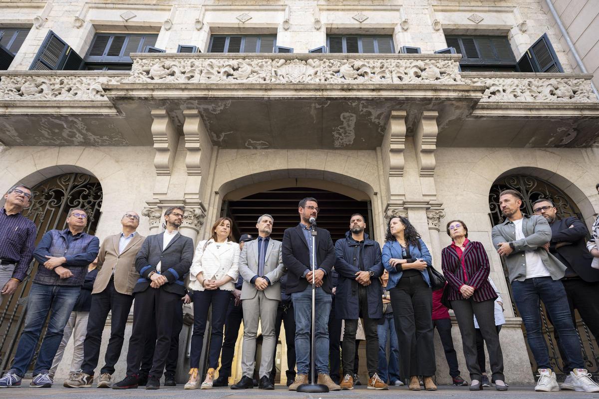 Minuto de silencio en Girona por los turistas catalanes asesinados en Afganistán