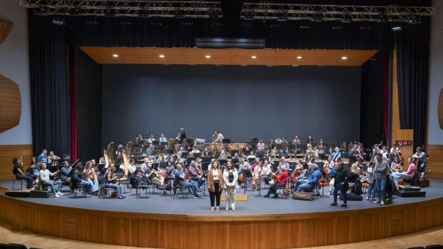 Natividade González y Avia Veira, ayer, en el ensayo de la OSG. |