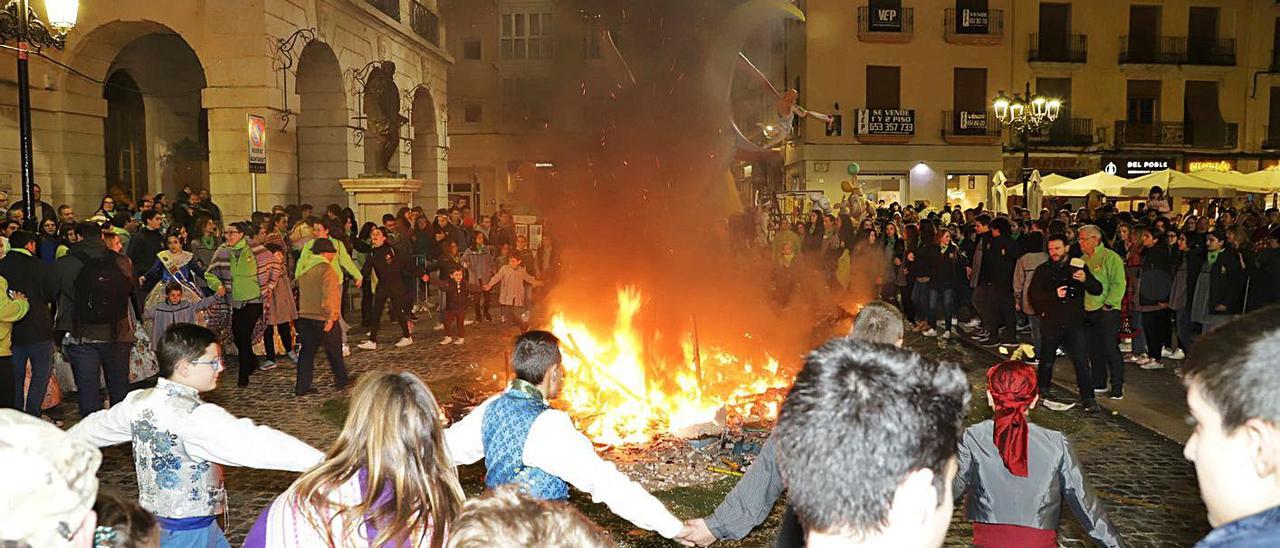 Cremà de una falla de Gandia, en una edición anterior de las fiestas. | LEVANTE-EMV