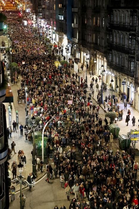 Miles de personas recorren las calles de Vigo en la manifestación central del 8-M