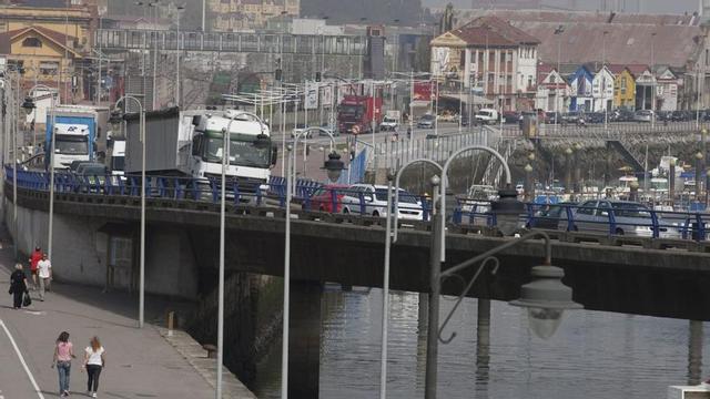 Tráfico en la arteria del puerto, en una imagen de archivo. | MARA VILLAMUZA