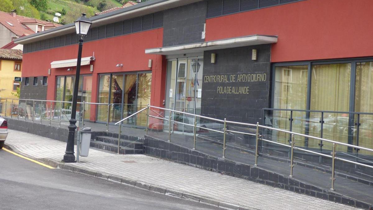 Entrada al Centro Rural de Apoyo Diurno de Pola de Allande.