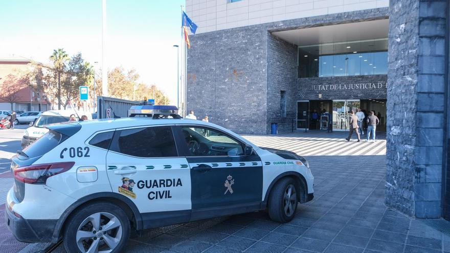 Juzgan en Elche a un abogado por quedarse el dinero de una indemnización