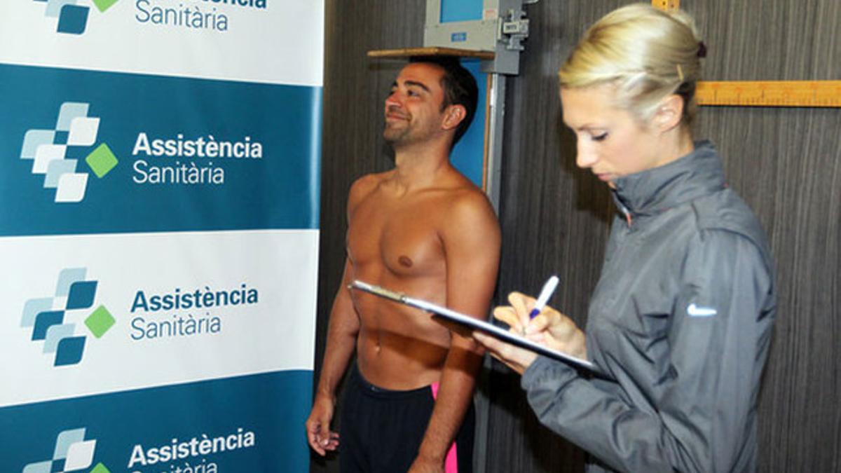 Xavi pasando las pruebas físicas este jueves.