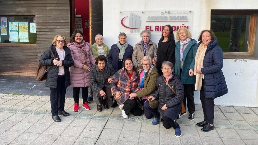 Llanes impulsa actividades para mayores de 60 años en El Rinconín