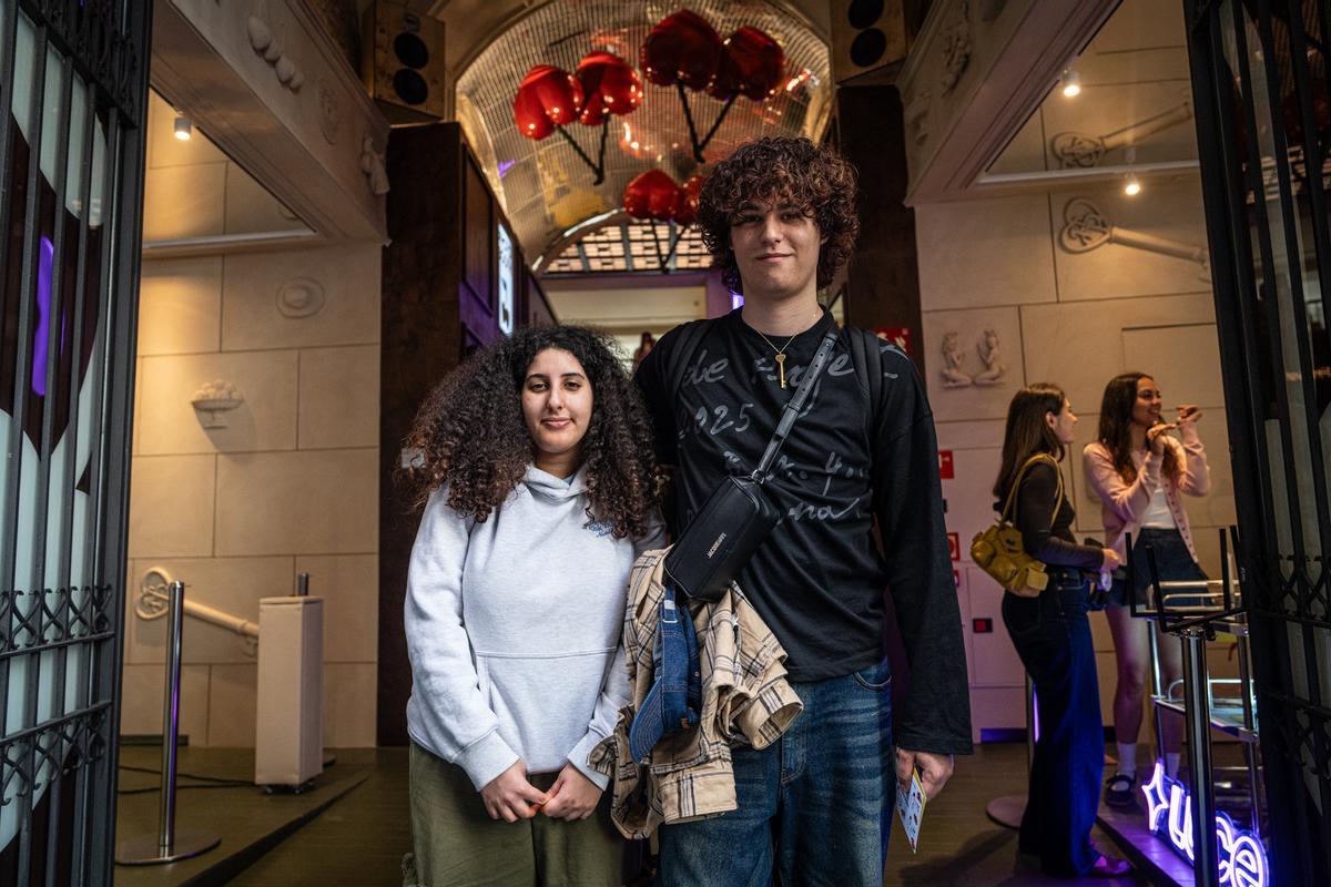 Colas en la inauguración de la mayor tienda de Nude Project en Barcelona: “He dormido en la calle para ser el primero”