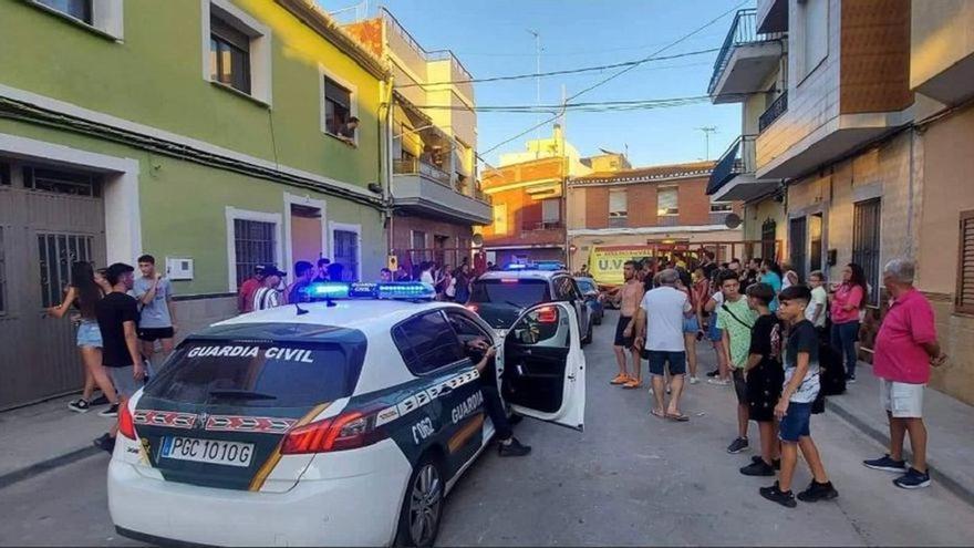 Hospitalizado un policía tras intervenir en una pelea en &#039;bous al carrer&#039;