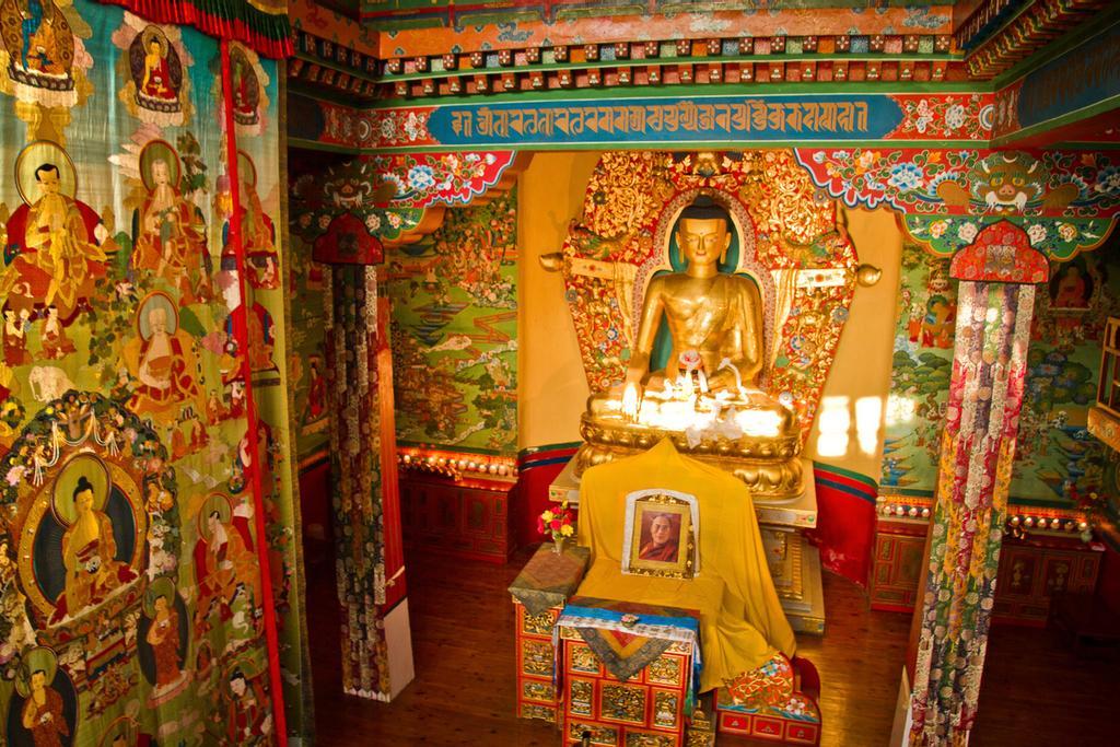 El Dalai Lama es sagrado para los budistas tibetanos y suele estar en el poder toda su vida