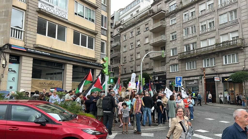 Las imágenes de la multitudinaria manifestación en Vigo contra el «genocidio» de Israel sobre Palestina