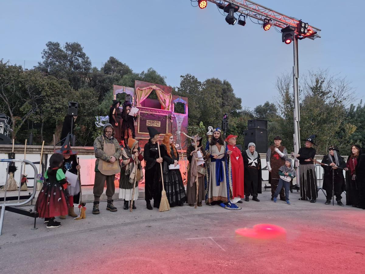 Participantes en el I Akelarre de Brujas y Magos de la Vall.