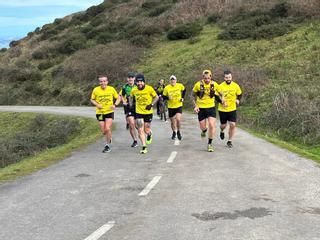 La solidaridad llega a la cima en el Angliru: Héctor Moro corrió 42 kilómetros para recaudar fondos para Naiara