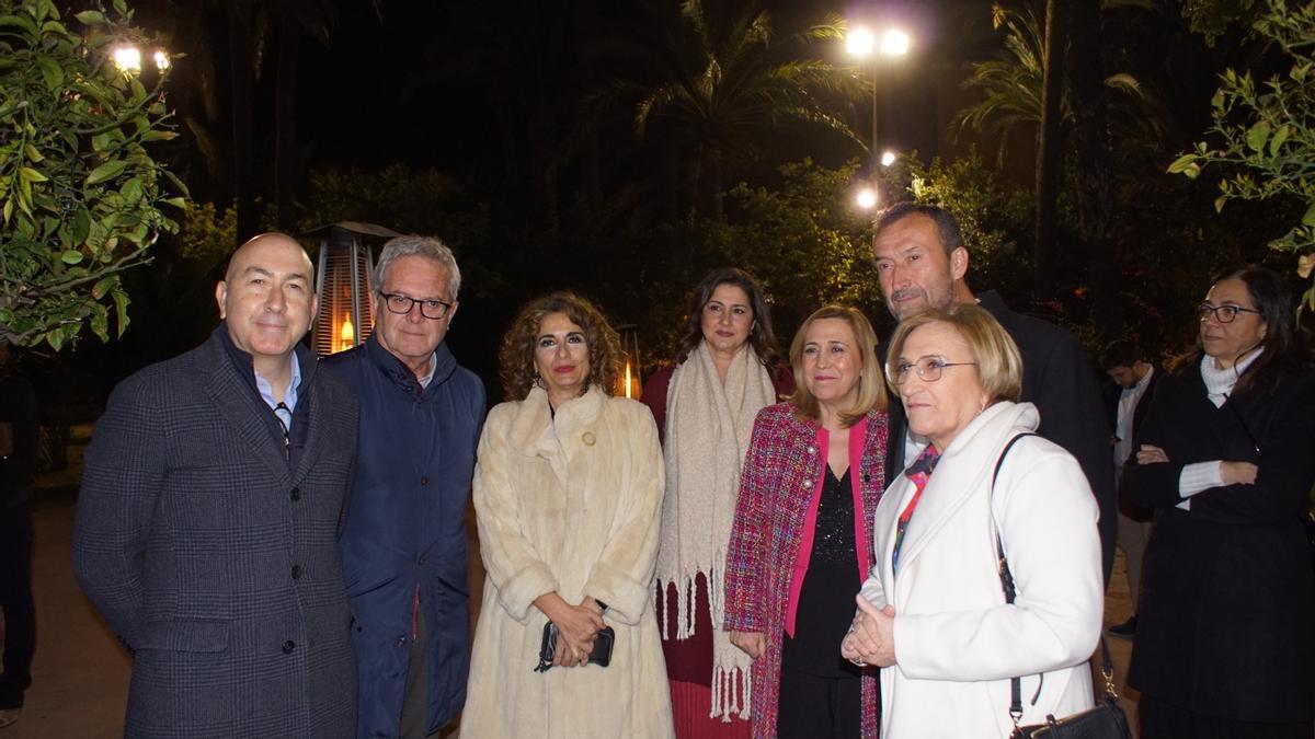 Montero junto al secretario provincial del PSOE, el alcalde ilicitano, la subdelegada del gobierno y la candidata por Alicante