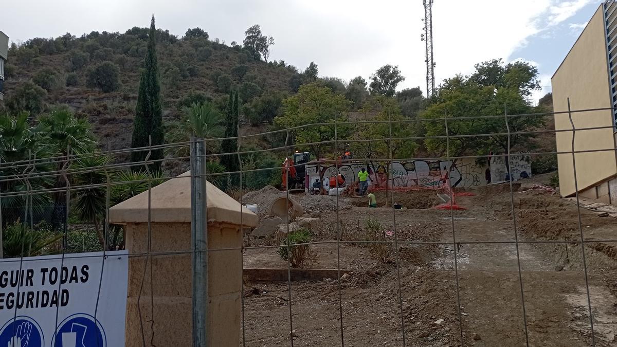 Las obras de acceso a la torre por la calle Rosa García Ascot, el pasado lunes.