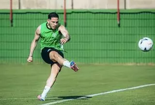 El Elche da por cerrada la delantera con Ezequiel Ponce