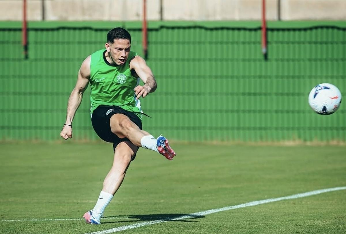 El delantero Abiel Osorio, este jueves en el entrenamiento del Elche.