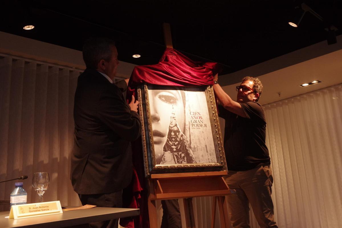 Fotos de la inaguración de la exposición 'Aquella Virgen del Perchel' de la cofradía de la Misericordia