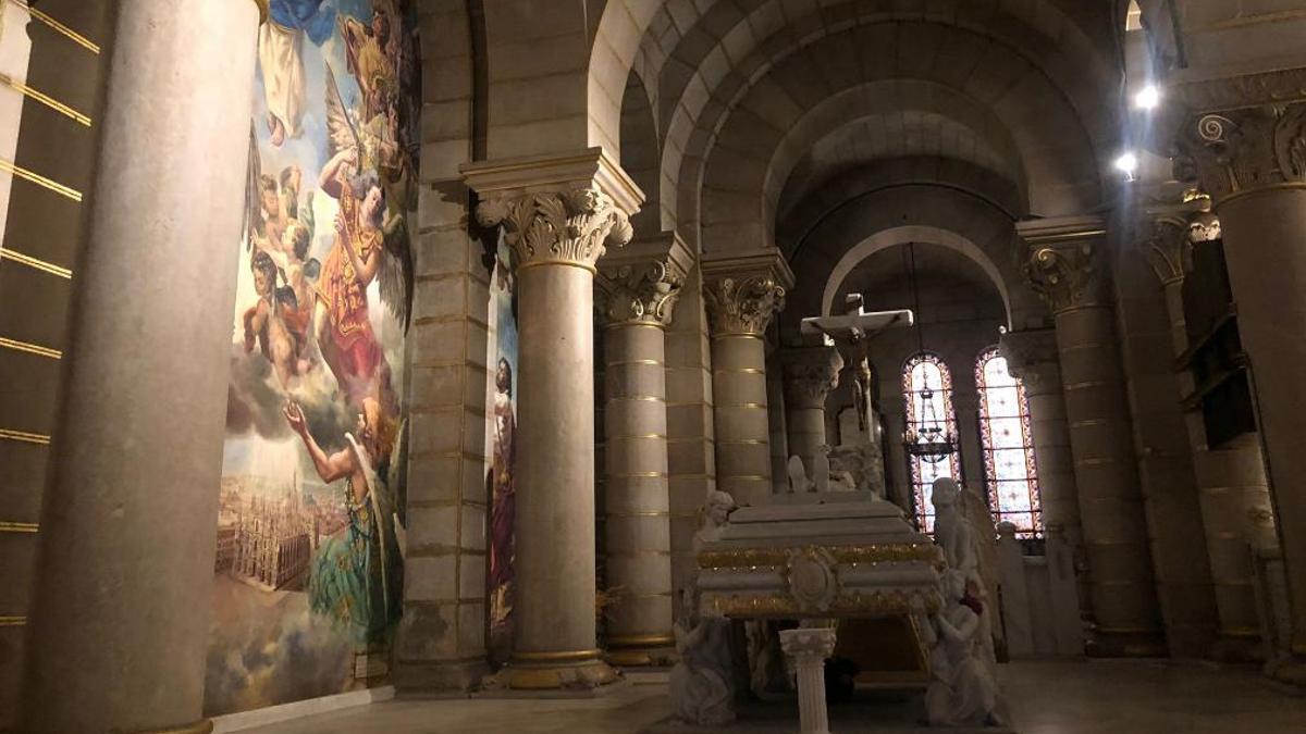 Interior de la cripta de la Almudena.