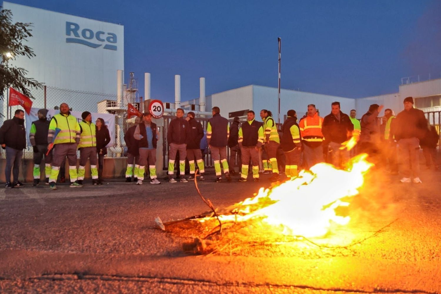 Manifestación por el ERE en Roca Tiles