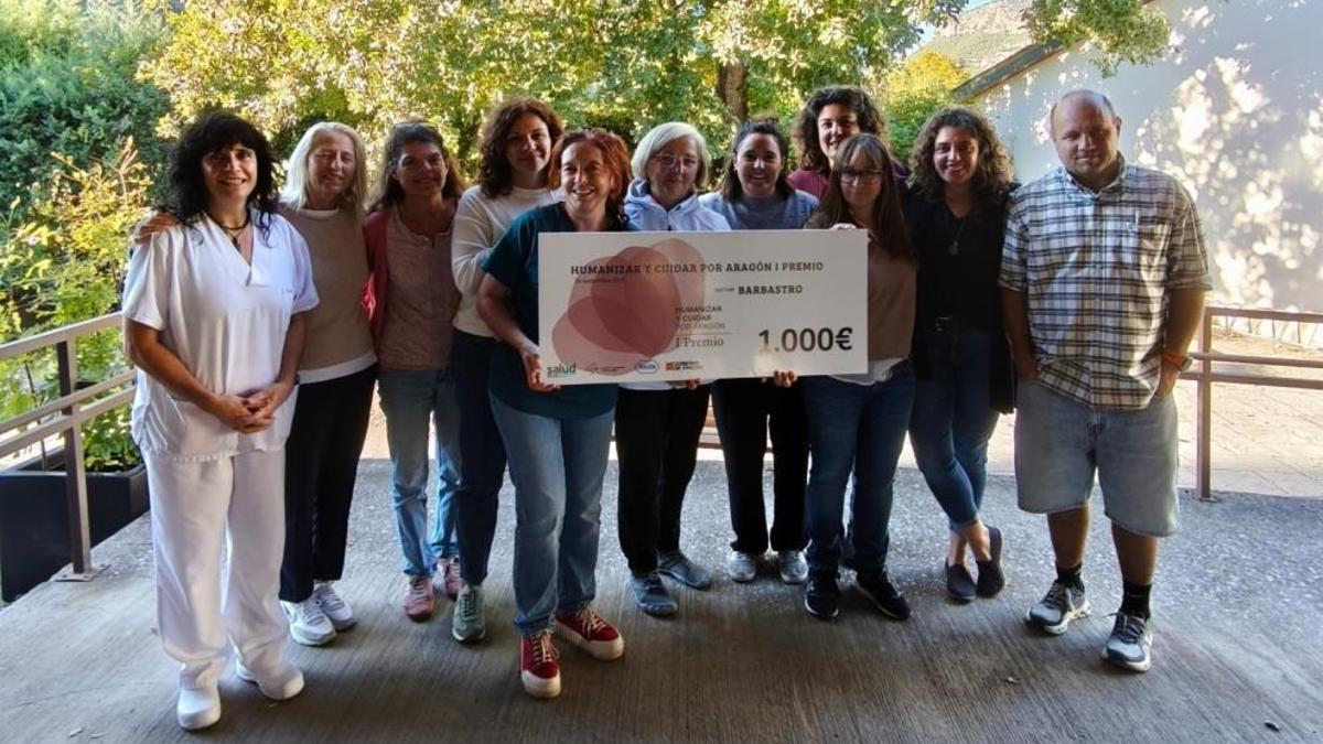 El centro de salud de Castejón de Sos recibe el Premio HumanizAR y CuidAR en Aragón por su programa intergeneracional 'Compartiendo nuestro tiempo'.