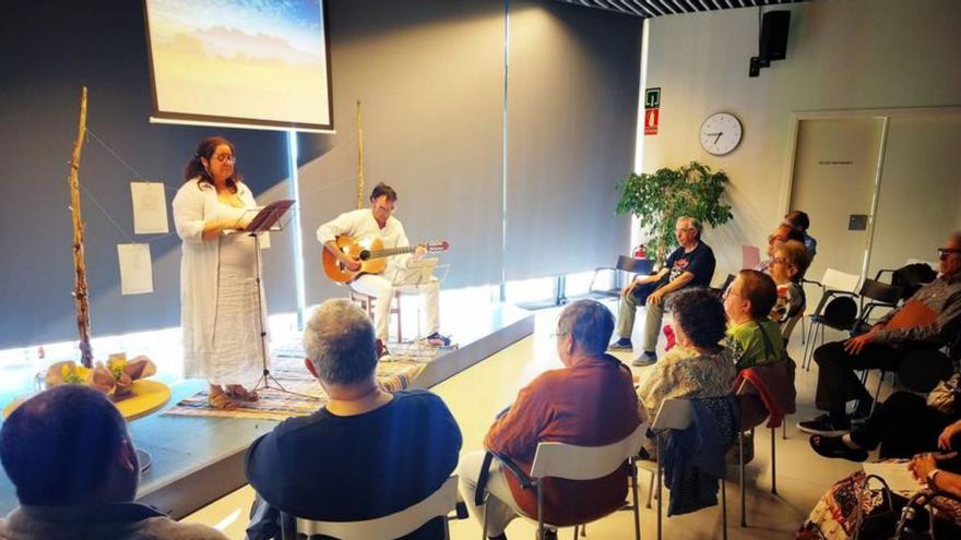 Montserrat inspira un espectacle que marida poesia i música a la Biblioteca Francesc Pujols de Martorell
