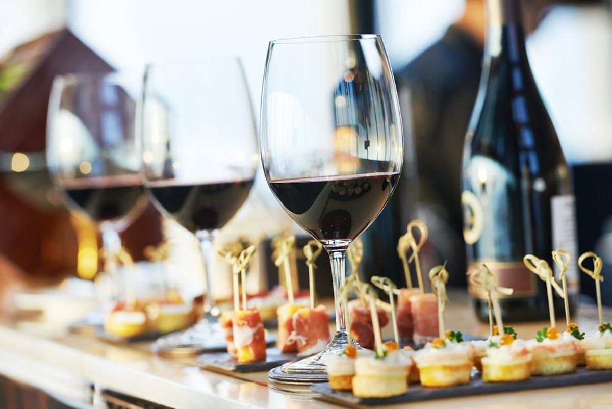 Vino tinto y tapas