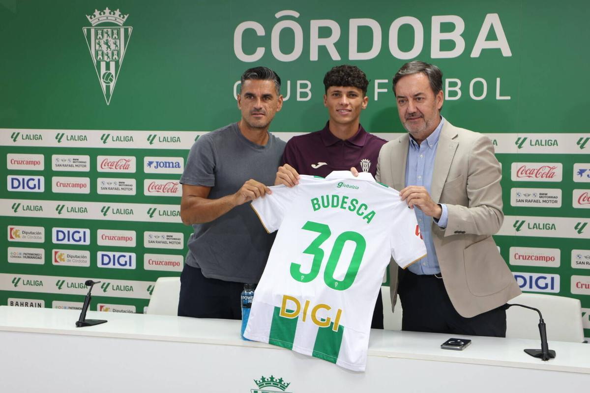 La presentación de Dani Budesca como nuevo jugador del Córdoba CF, en imágenes La presentación de Dani Budesca como nuevo jugador del Córdoba CF, en imágenes