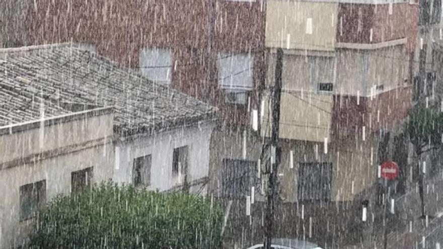 La lluvia y  el granizo  azotan Yecla