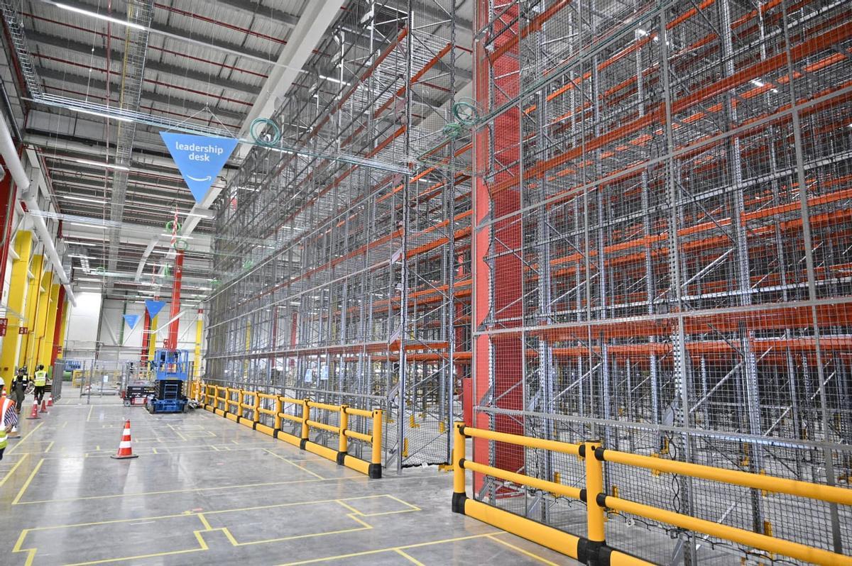 Así es el centro logístico de La Muela (Zaragoza) desde el que Amazon distribuirá sus productos más vendidos en España Así es el centro logístico de La Muela (Zaragoza) desde el que Amazon distribuirá sus productos más vendidos en España