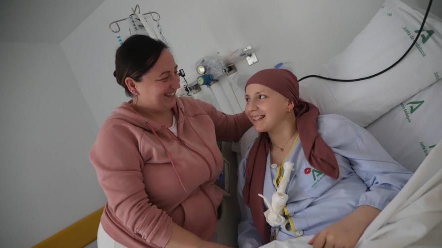 Elisabeth, madre de una paciente del Reina Sofía con cáncer infantil: "Mi hija tiene muchas ganas de vivir"