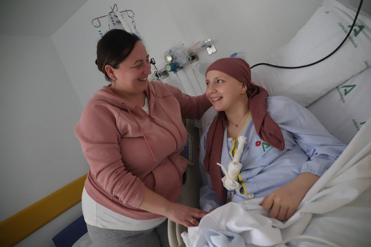 Elisabeth, junto a su hija Ángela.