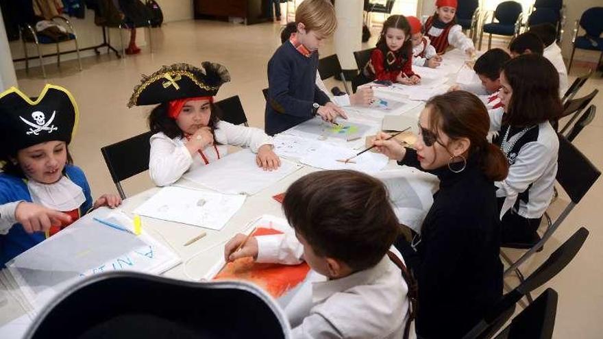 Niños de entre 6 y 12 años en una actividad del campamento.// RV