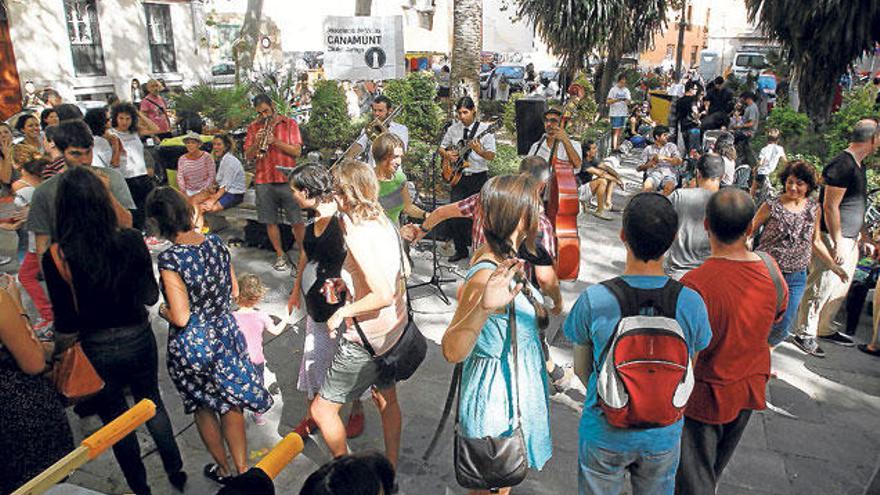 Mercado de Sant Rescat en la plaza Quadrado.