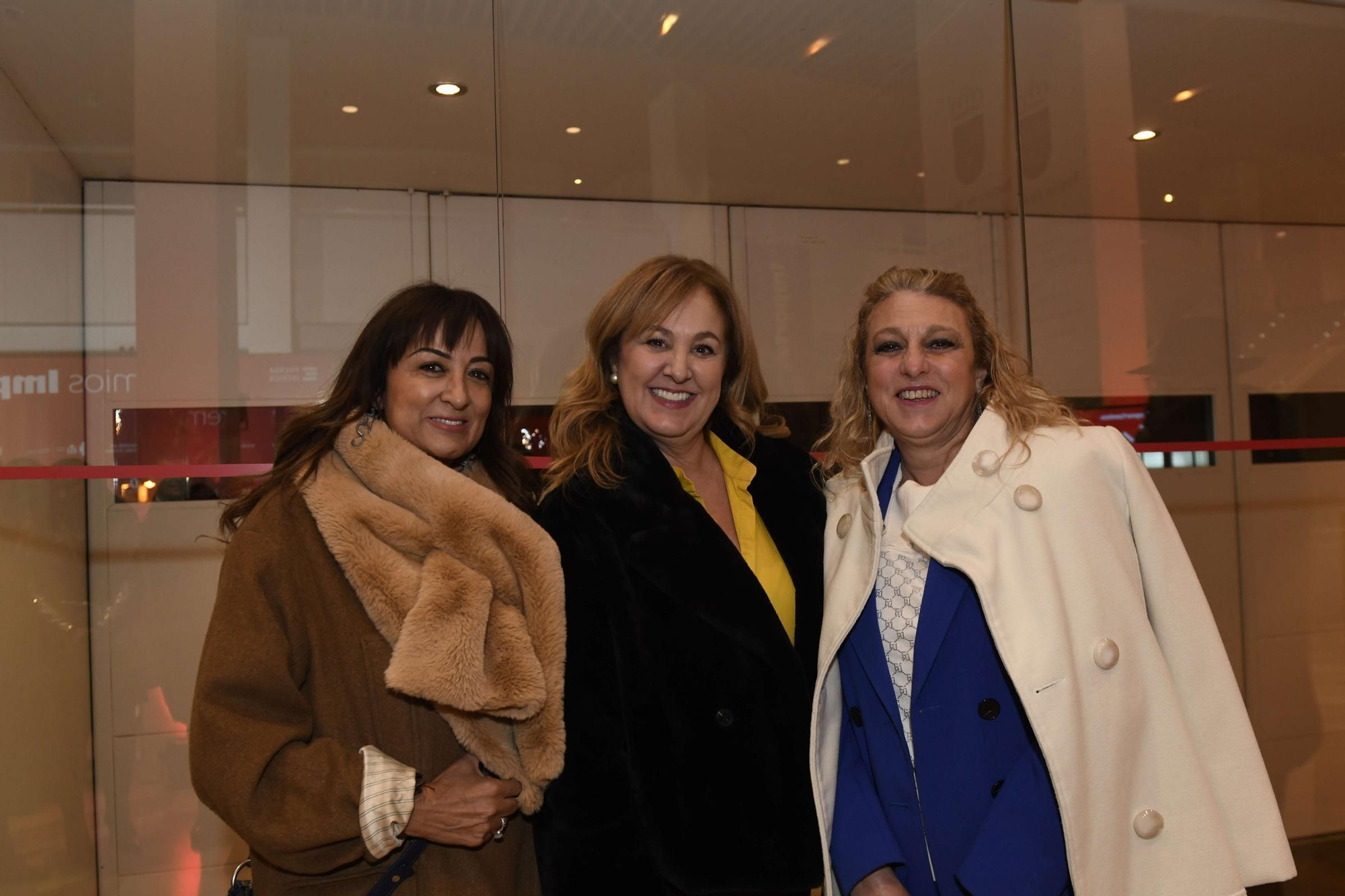 Montserrat Navarro (Momo), Carmen Muñoz (Presidenta de Colabora Mujer) y María del Mar Carrillo (Presidenta del Real Murcia)