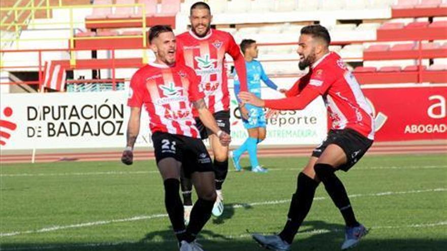 Artiles, octavo jugador en renovar con el Don Benito