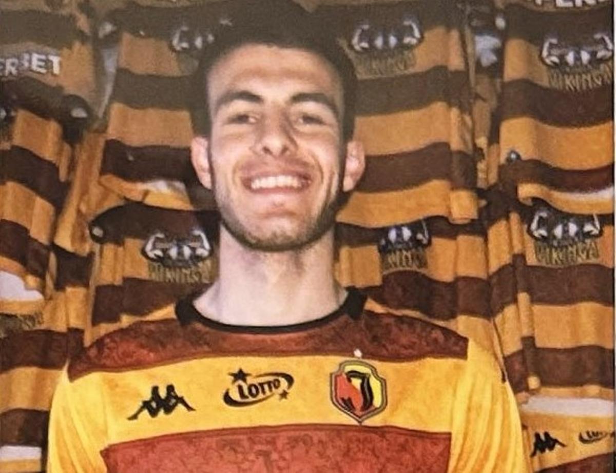 Bazdar posa con su nueva camiseta.