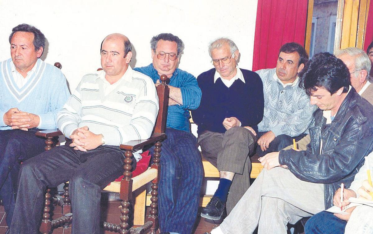 Moción de censura de 1989: de izquierda a derecha, Vicent Escandell (exalcalde), Bartomeu Cardona, Paco Mayans (CDS). Mariano Mayans, Vicent Juan y Convalia. /