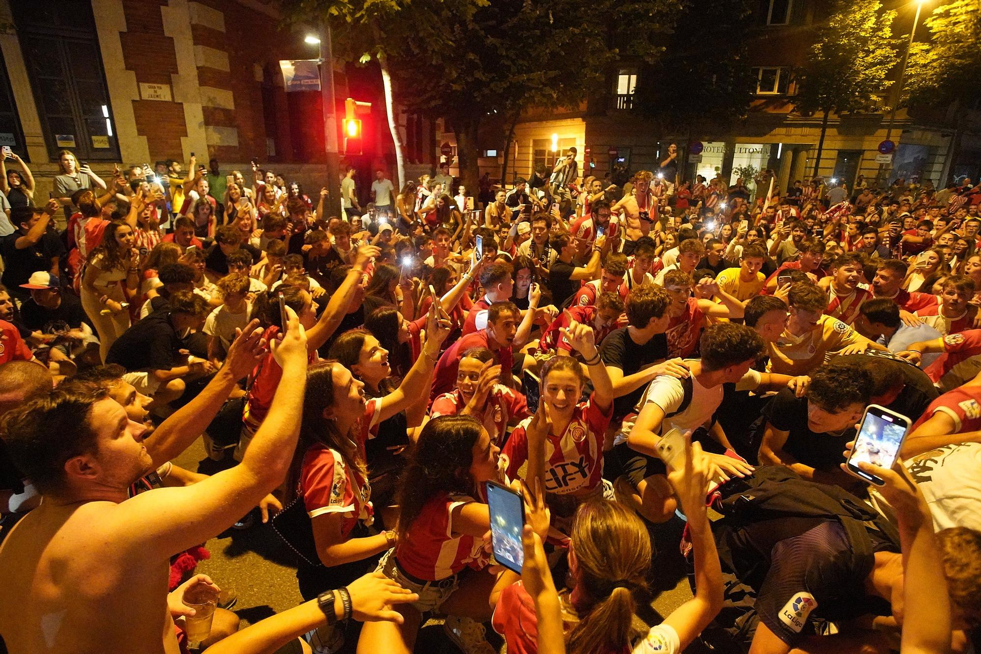 La ciutat surt al carrer a celebrar l'ascens del Girona a Primera