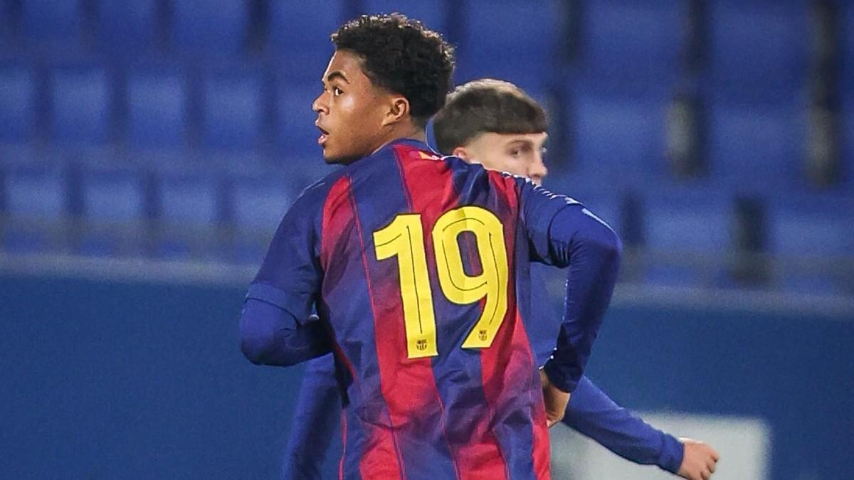 Shane Kluivert firmó un gran doblete