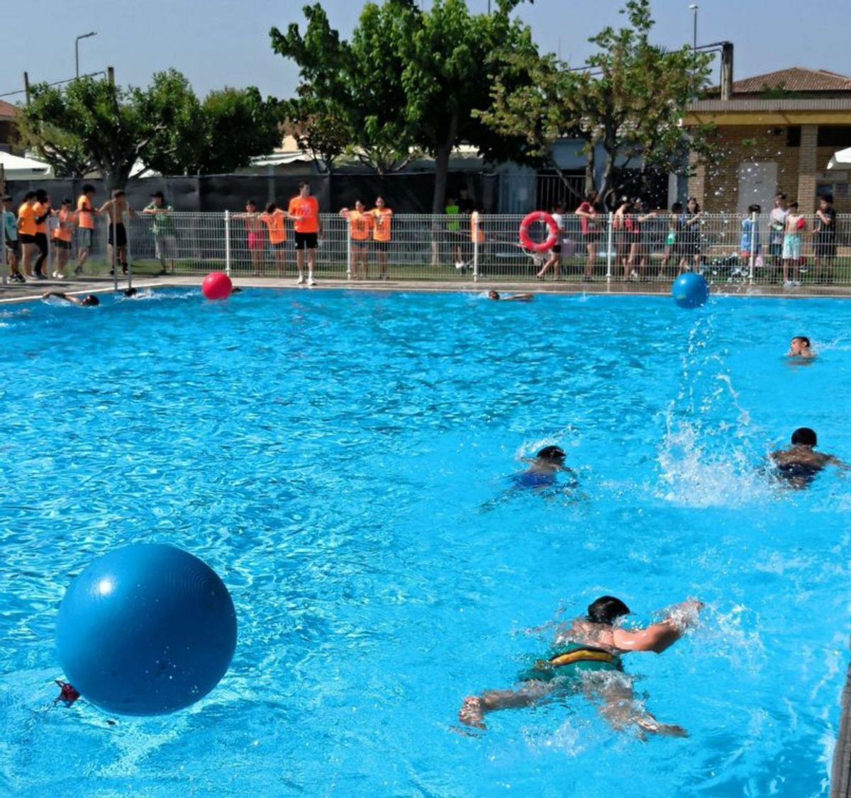 Las piscinas municipales acogieron la segunda edición. | SERVICIO ESPECIAL