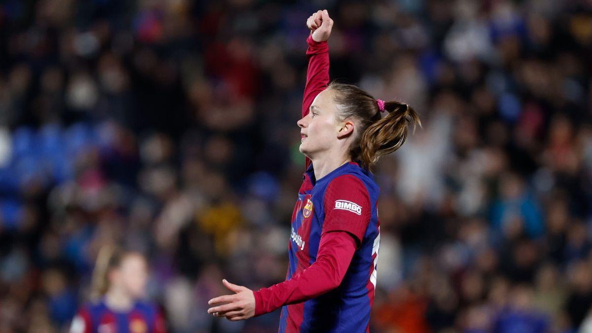 Caroline Graham Hansen celebra uno de los goles del Barça