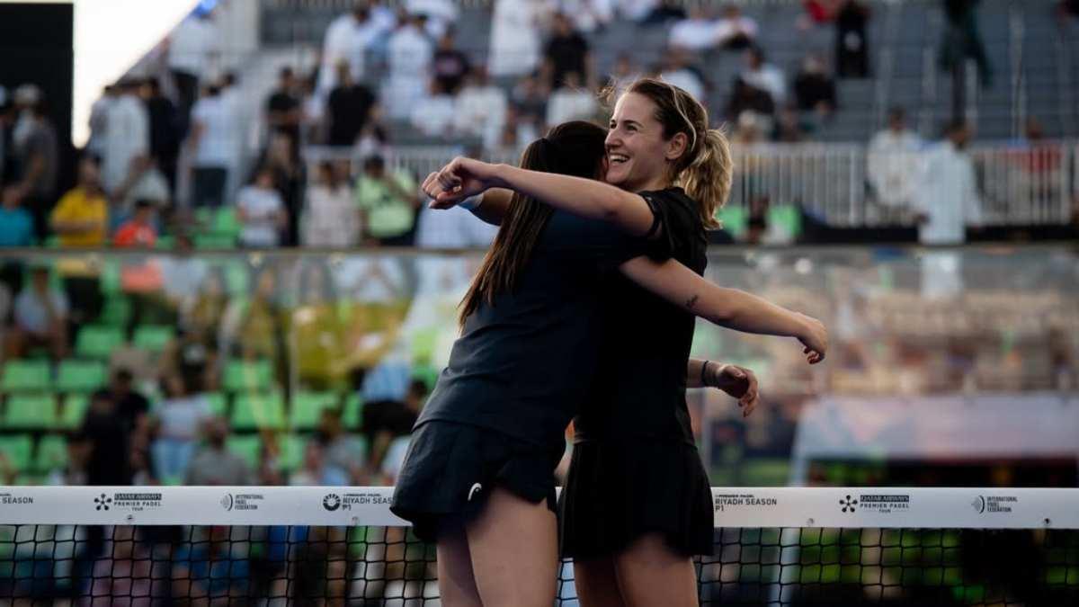 Andrea y Ari celebran el título en Riad, el primero desde que son pareja