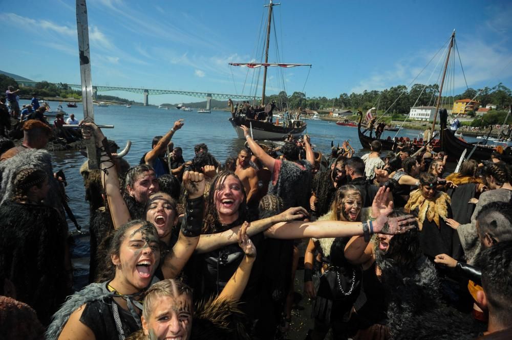 La Romaría Vikinga de Catoira vuelve a recrear la invasión de los guerreros vikingos