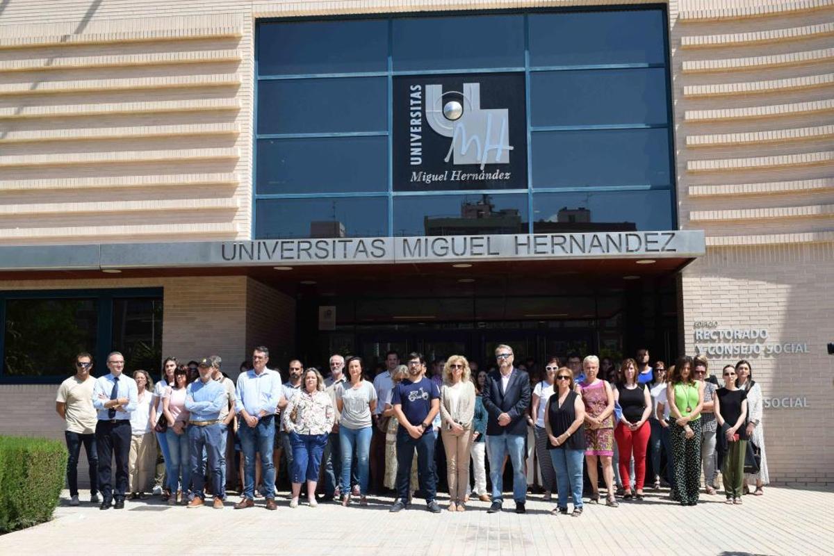 Minutos de silencio en Elche por el asesinato machista de la joven de Alboraia