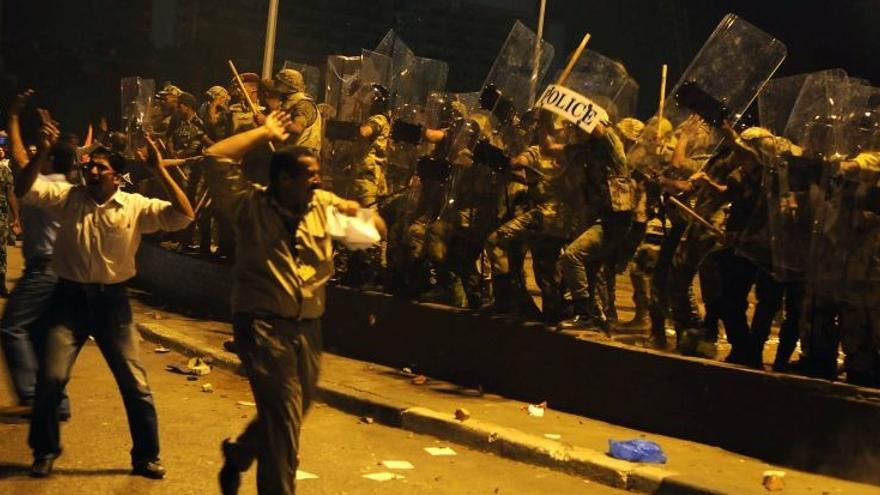 Cientos de egipcios rompen el ayuno del ramadán en Tahrir entre el despliegue policial